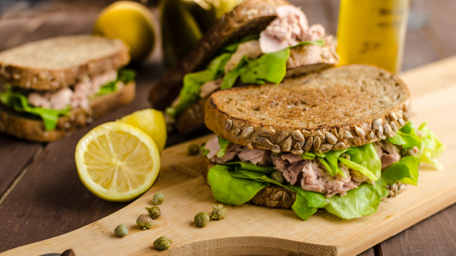 Sanduíche de salada de atum vegano