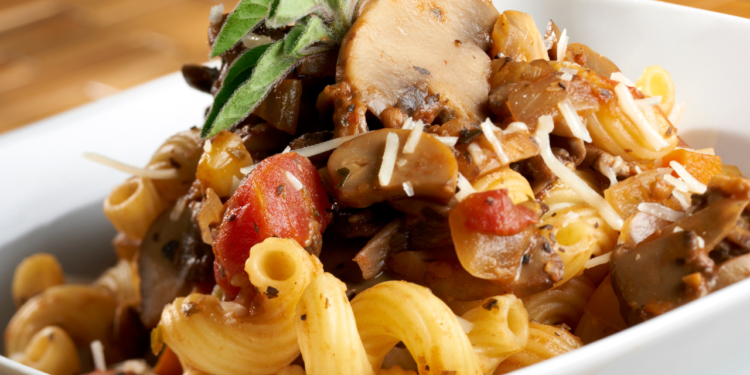 Bolonhesa Vegana com Cogumelos e Tagliatelle