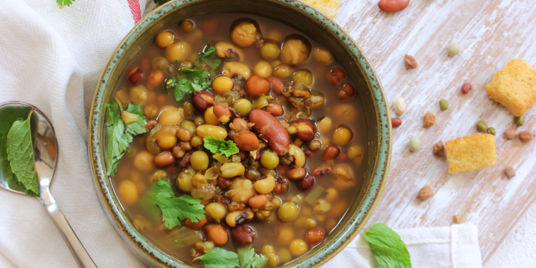 Ensopado de Feijão Manteiga e Legumes_ Uma Receita Vegetariana Saborosa e Nutritiva