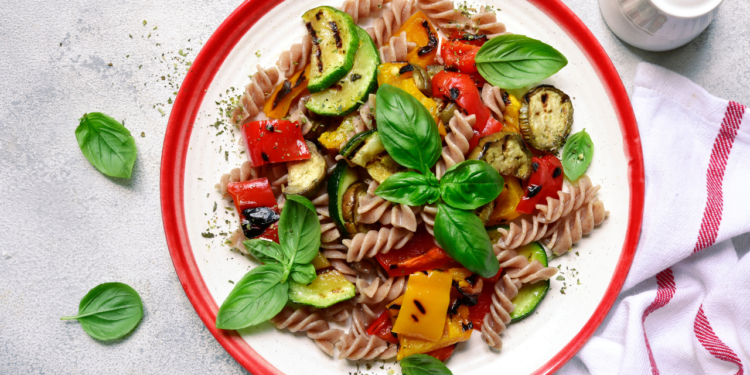 Macarrão Vegano com Legumes Assados: Uma Receita Saborosa e Nutritiva Macarrão Vegano com Legumes Assados_ Uma Receita Saborosa e Nutritiva