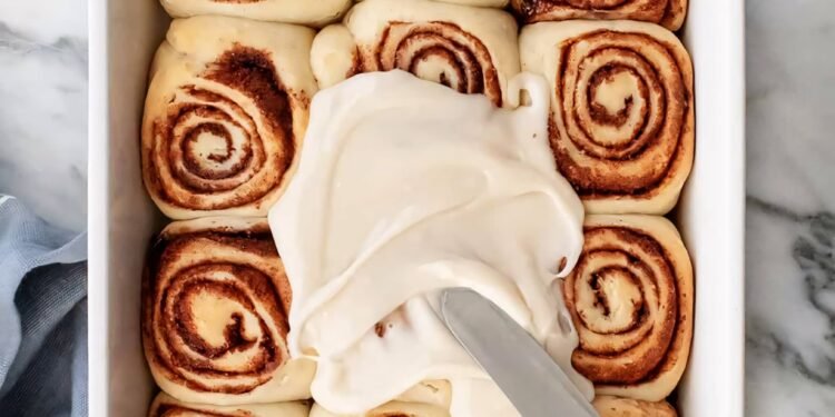 Pãezinhos Veganos de Canela Para Café da Manhã Pãezinhos Veganos de Canela Para Café da Manhã